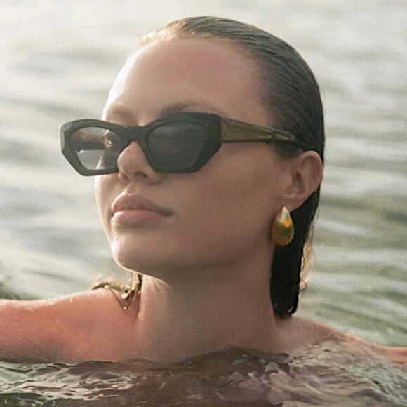 NEW ~ Anthropologie Amber Sceats Ribbed Hoop Gold Earrings - Picture 7 of 13